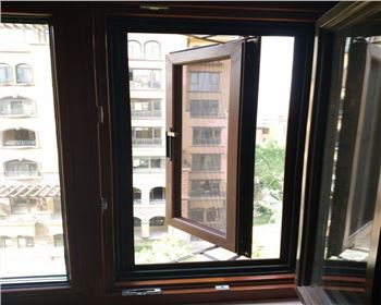 紗窗”臟了，不用拆著洗！家政那偷學(xué)兩招，灰漬立馬不見了！